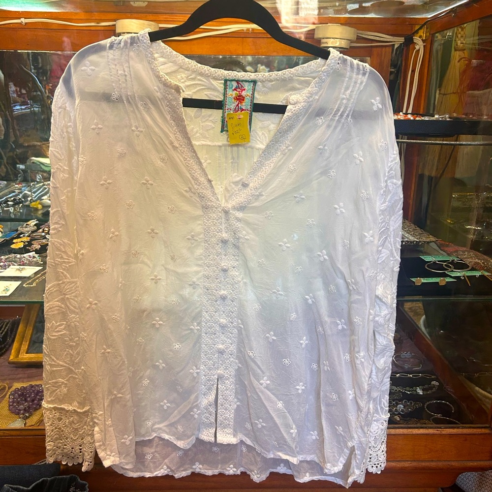 Johnny Was Winter Bunny Blouse
White
Size XL